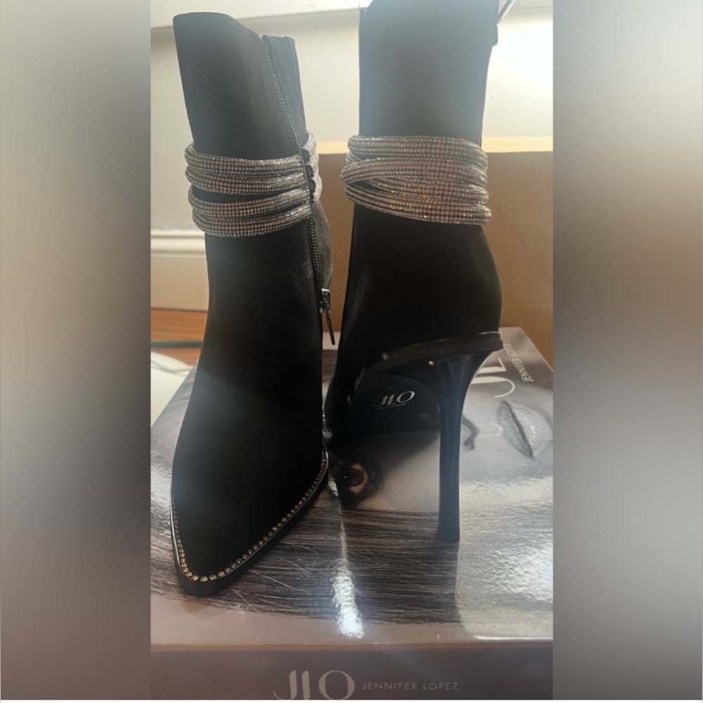 Jennifer Lopez Black and Silver Heeled Boots with Elegant Design